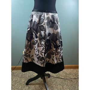 Women's‎ Size 8 Floral Stain Full Pleated Skirt Black Gray Floral